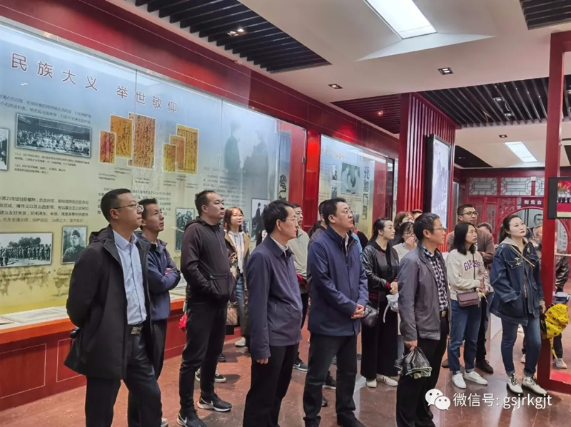 天水市政府金融辦、甘肅金控天水擔(dān)保公司、天水卓雅服飾公司黨支部聯(lián)合舉行主題黨日活動(dòng)